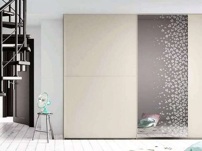 шкаф-купе с пескоструйным рисунком минимализм